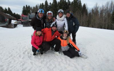 Prva skupina smučarjev se vrača z Areha
